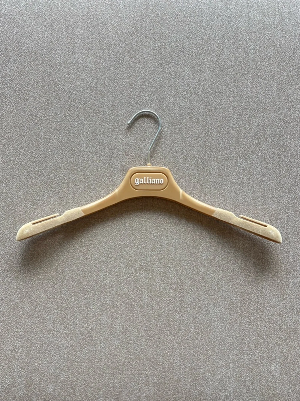 GALLIANO Hanger